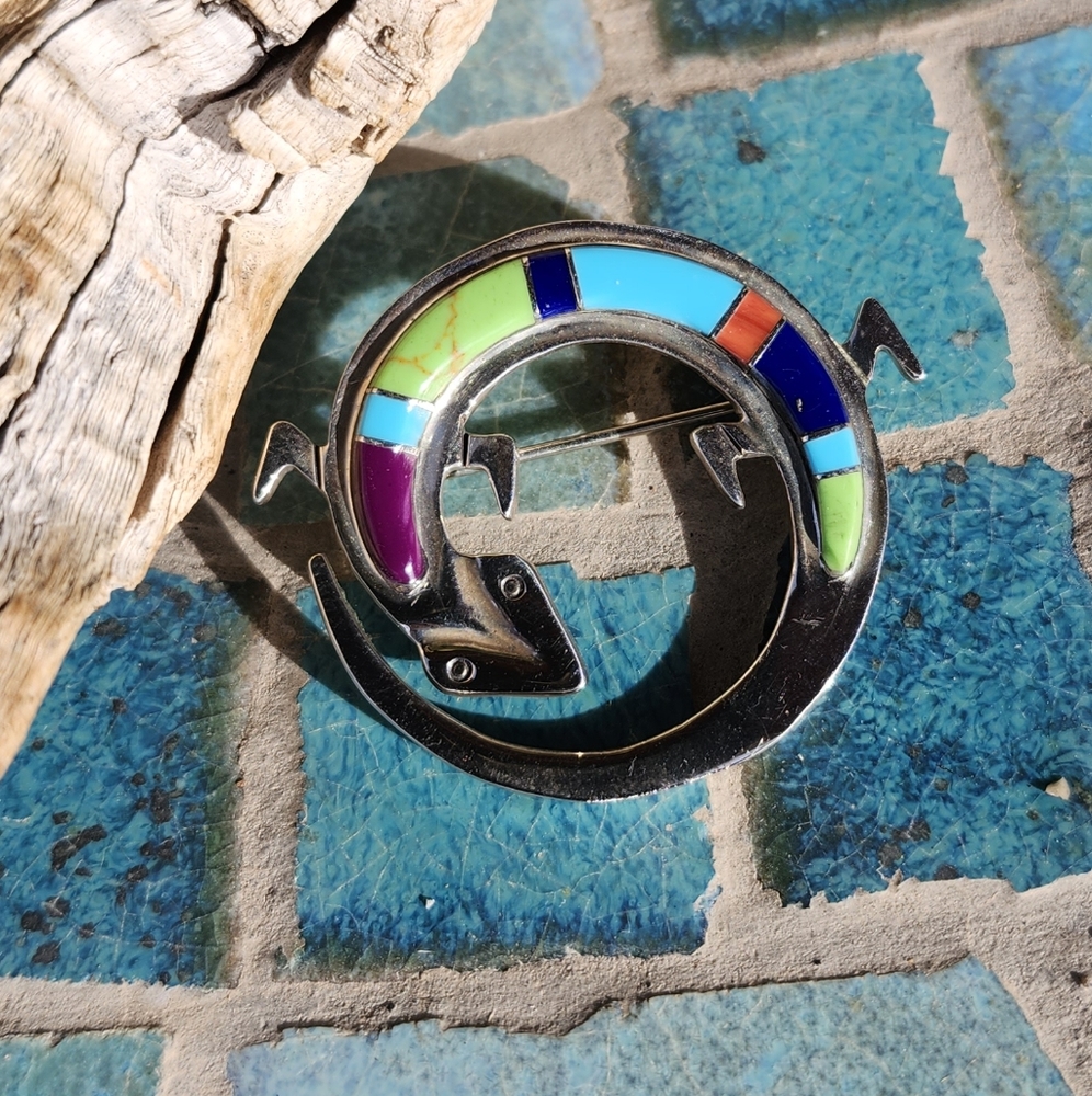 Sterling, inlaid Lizard SIGNED pin/pendant - Picture 10 of 16